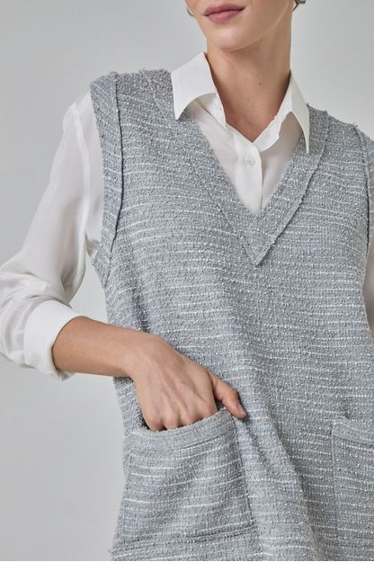 Colete com bolsos em malha tweed cinza
