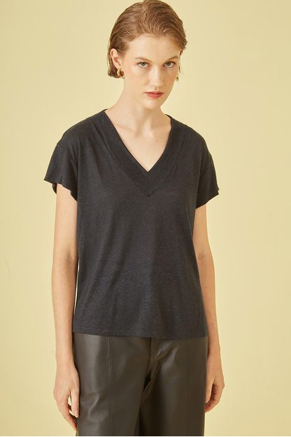T-shirt gola v em malha preta