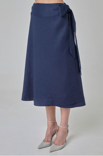 Saia midi envelope em linho marinho