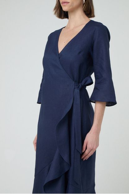 Vestido envelope com babado em linho marinho
