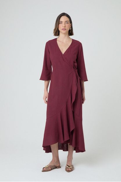 Vestido envelope com babado em linho vinho