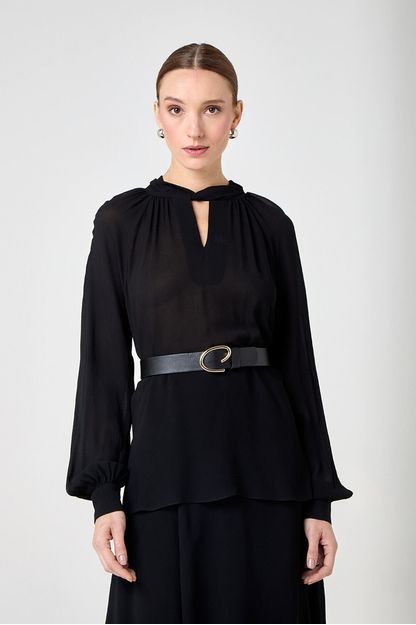 Blusa raglam em georgette preta