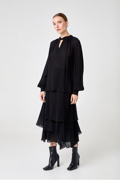 Blusa raglam em georgette preta