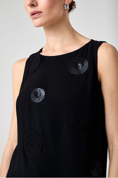 Regata canoa em georgette esferas preta