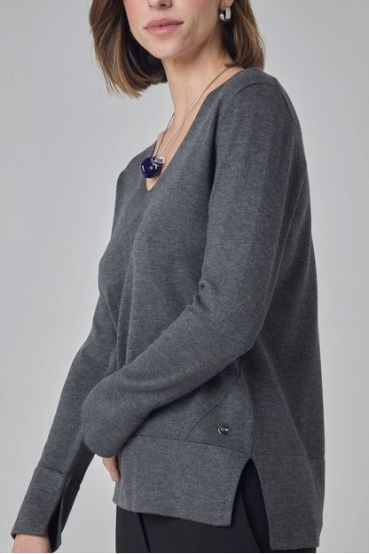 Blusa decote v em tricot melange chumbo