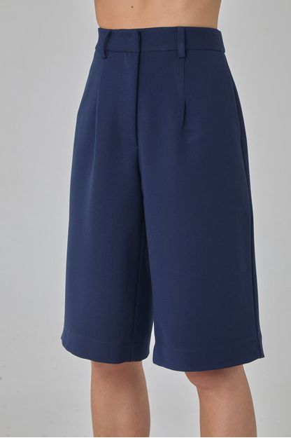 Bermuda alfaiataria em twill marinho