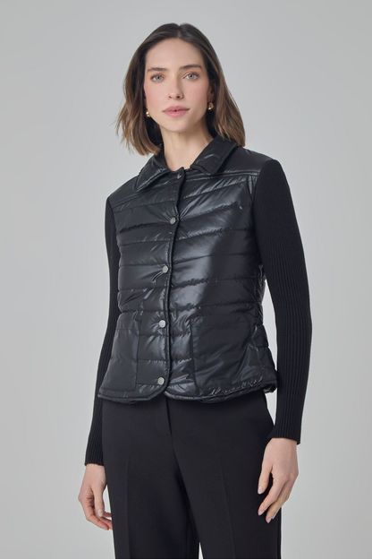 Jaqueta puffer com mangas em tricot preta