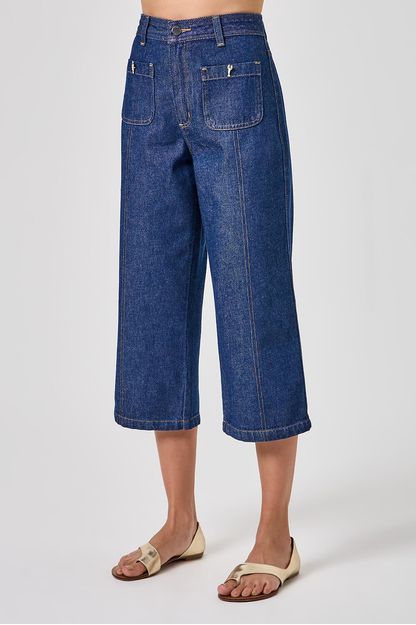 Calça pantacourt jeans bolso frontal azul escuro