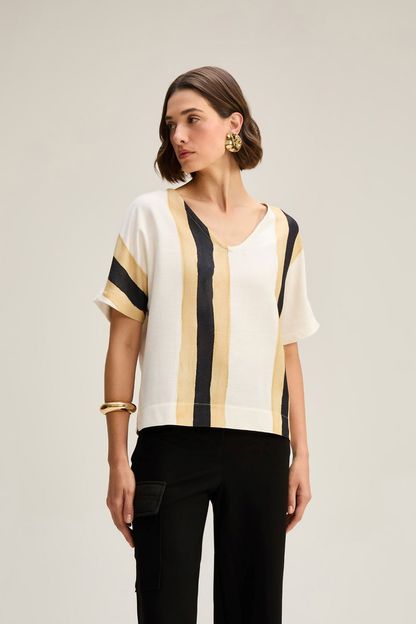Blusa t-shirt estampa caminhos preta