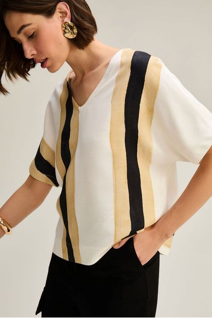 Blusa t-shirt estampa caminhos preta