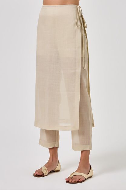 Calça sobreposição organza areia