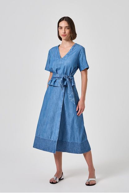 Saia midi transpassada em denim