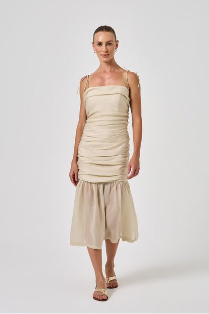 Vestido drapeado organza areia