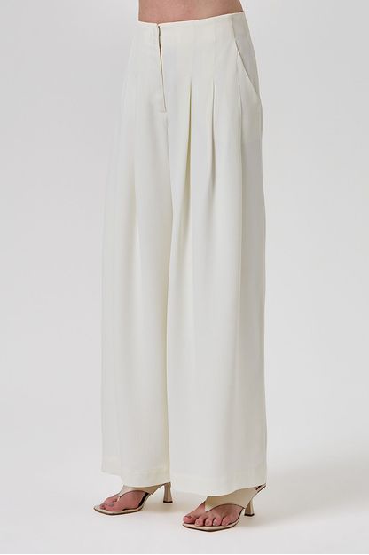 Calça pantalona pregas em crepe off white