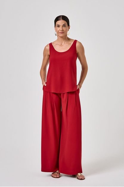 Calça pantalona pregas em crepe vermelho