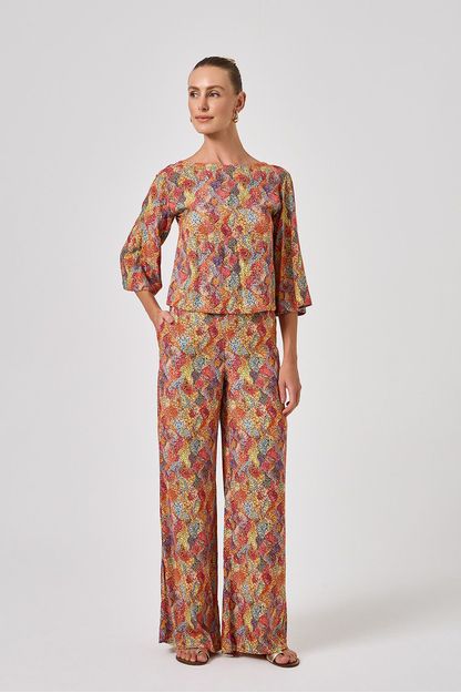 Calça pantalona fenda costas estampa sardina