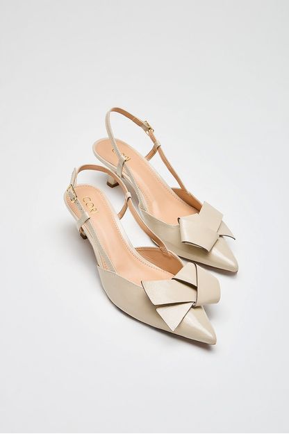 Scarpin laço salto fino off white