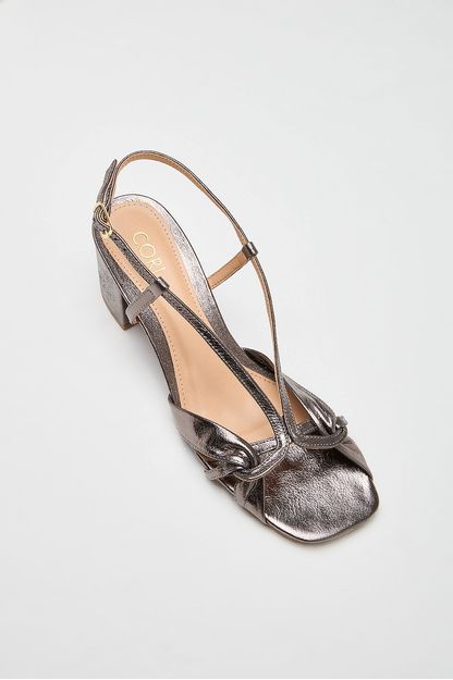 Sandália cordas salto grosso prata velho