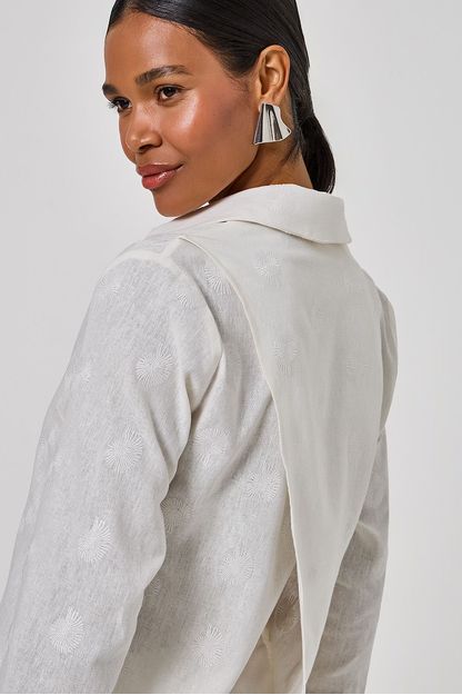 Camisa costas transpasse em linho caramujos