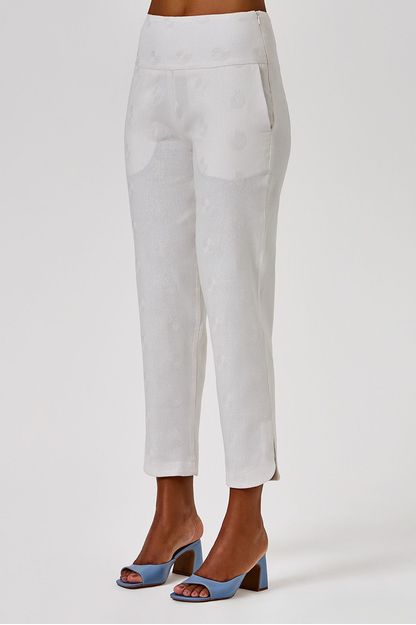 Calça com pala em linho caramujos
