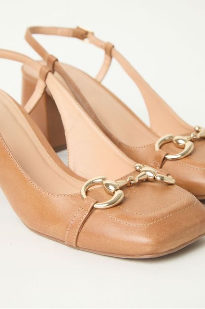 Sapato boneca com fivela camel